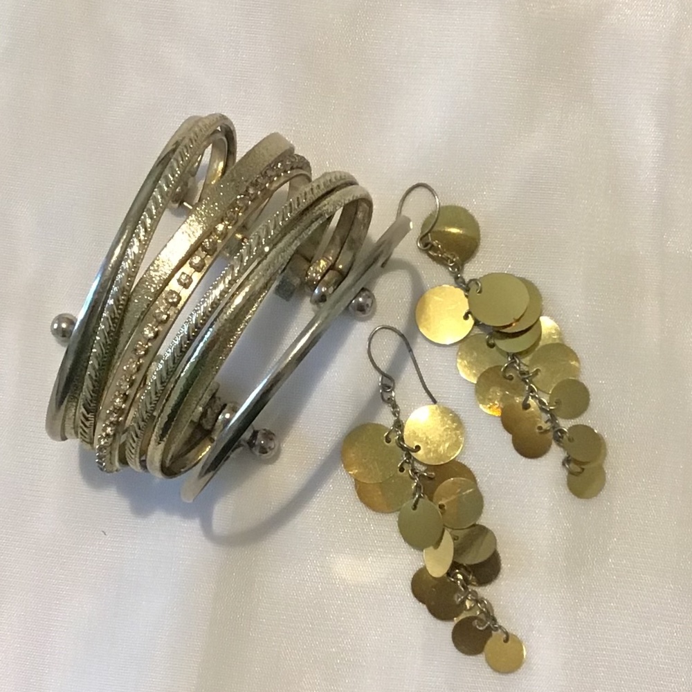 Bracelet & earrings gold set